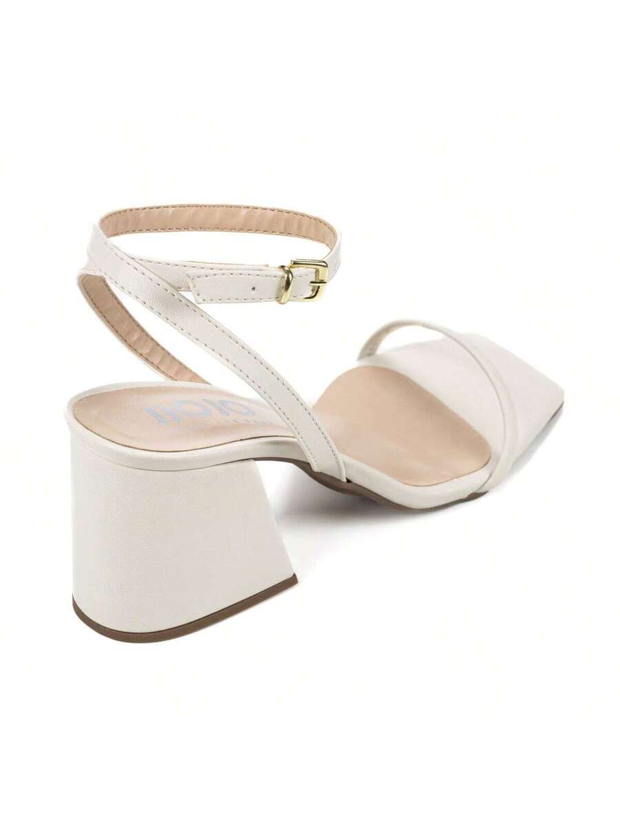 Woman's Kitten heel
