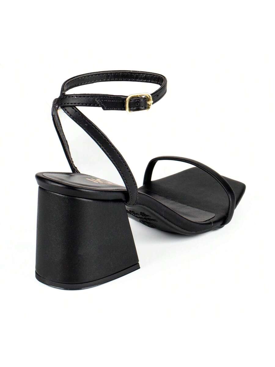 Woman's Kitten heel