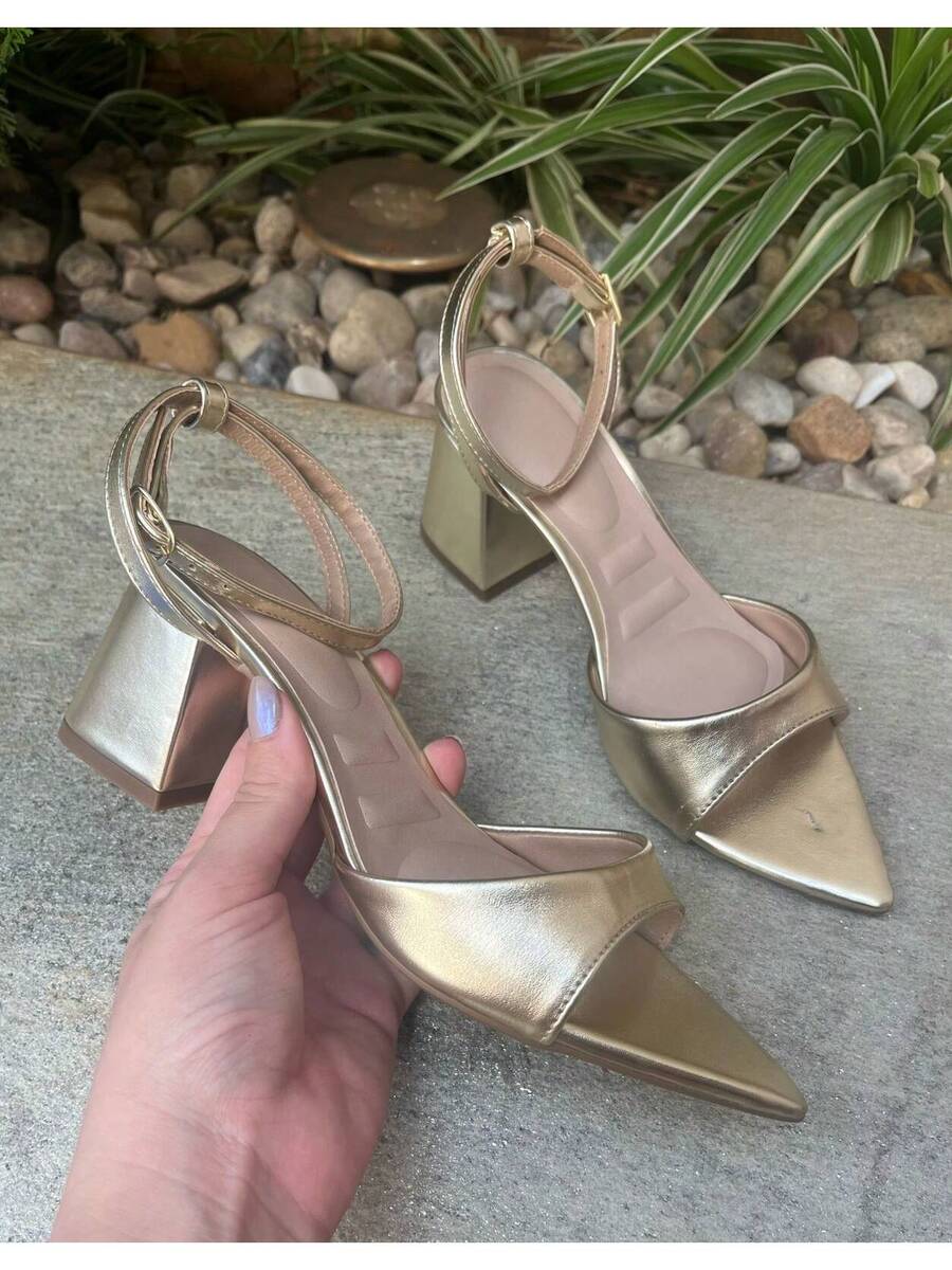 Woman's Kitten heel