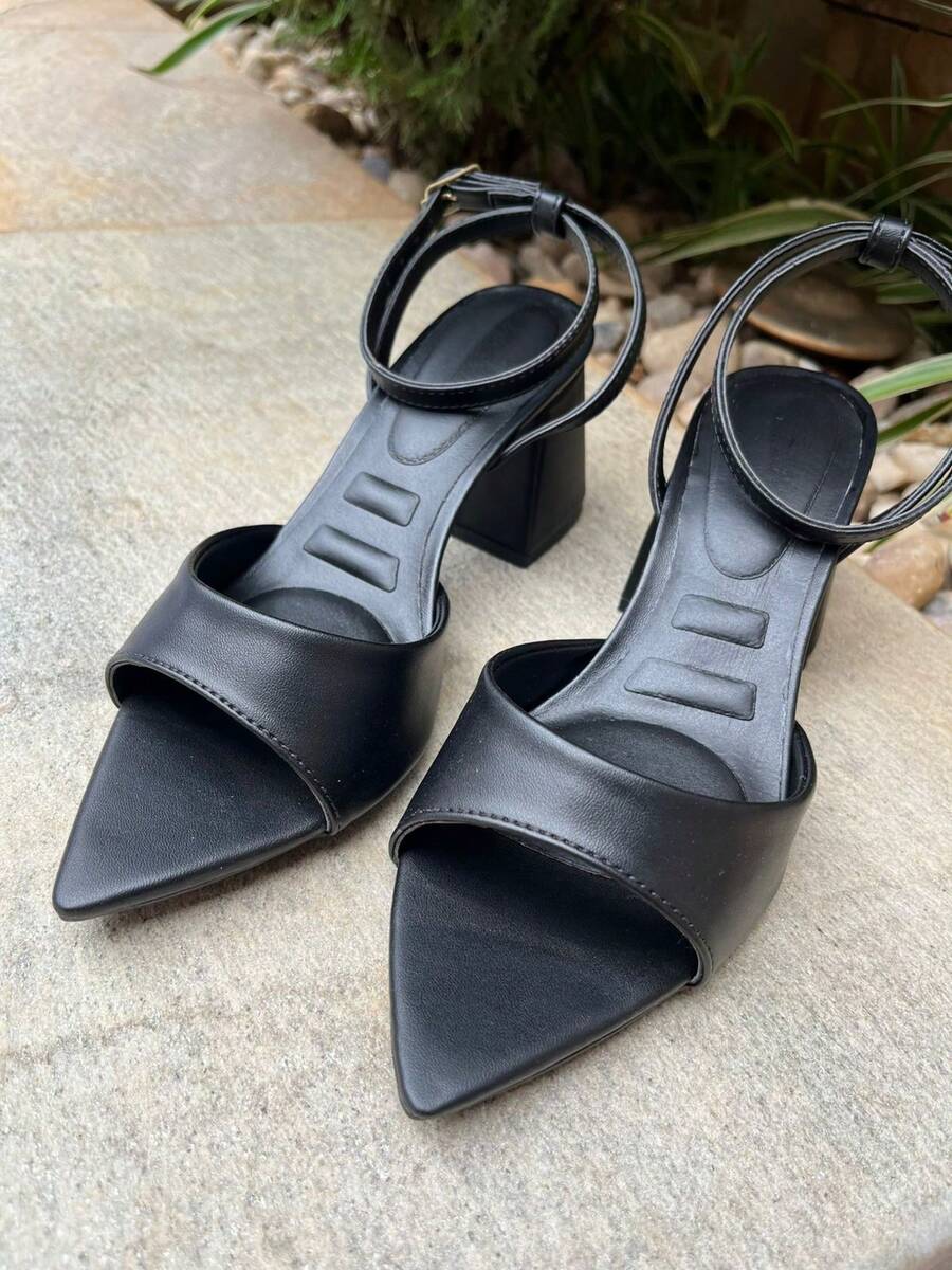 Woman's Kitten heel