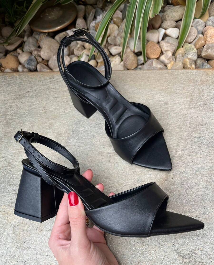 Woman's Kitten heel