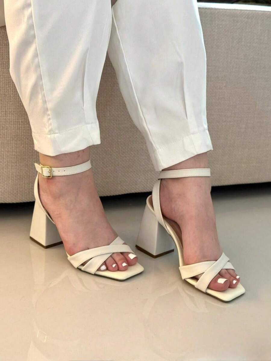Woman's Kitten heel