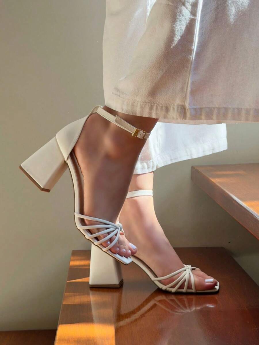 Woman's Kitten heel