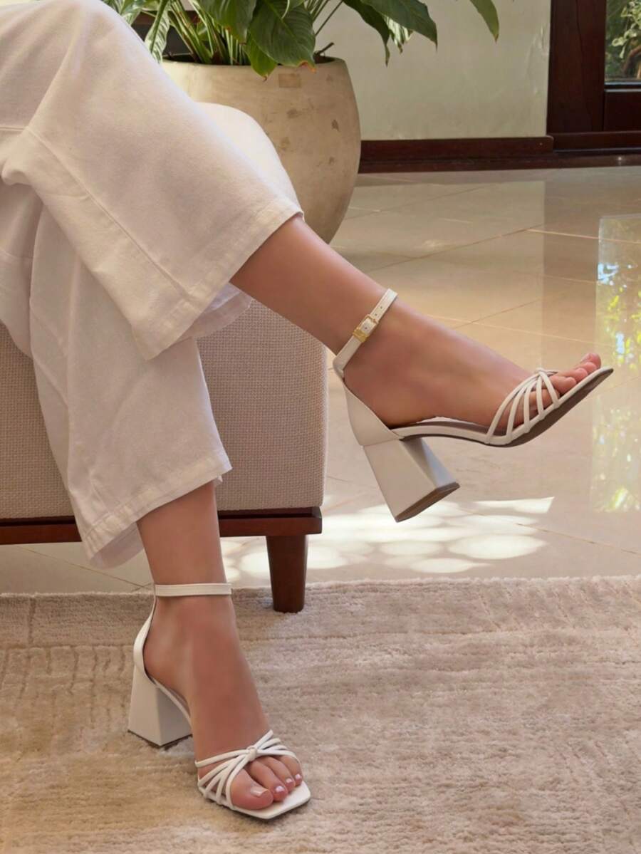 Woman's Kitten heel