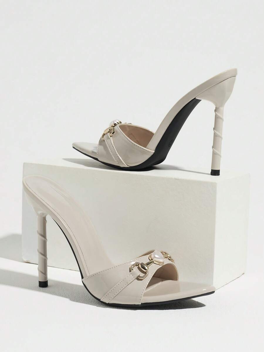 Woman's Kitten heel