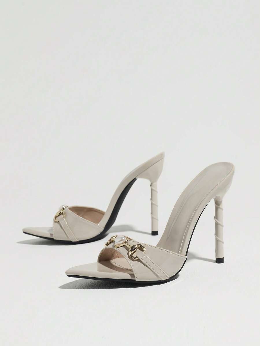 Woman's Kitten heel