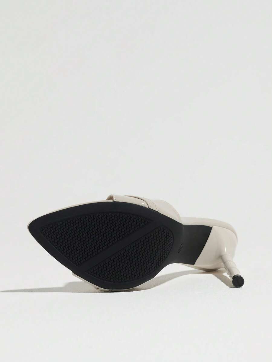 Woman's Kitten heel