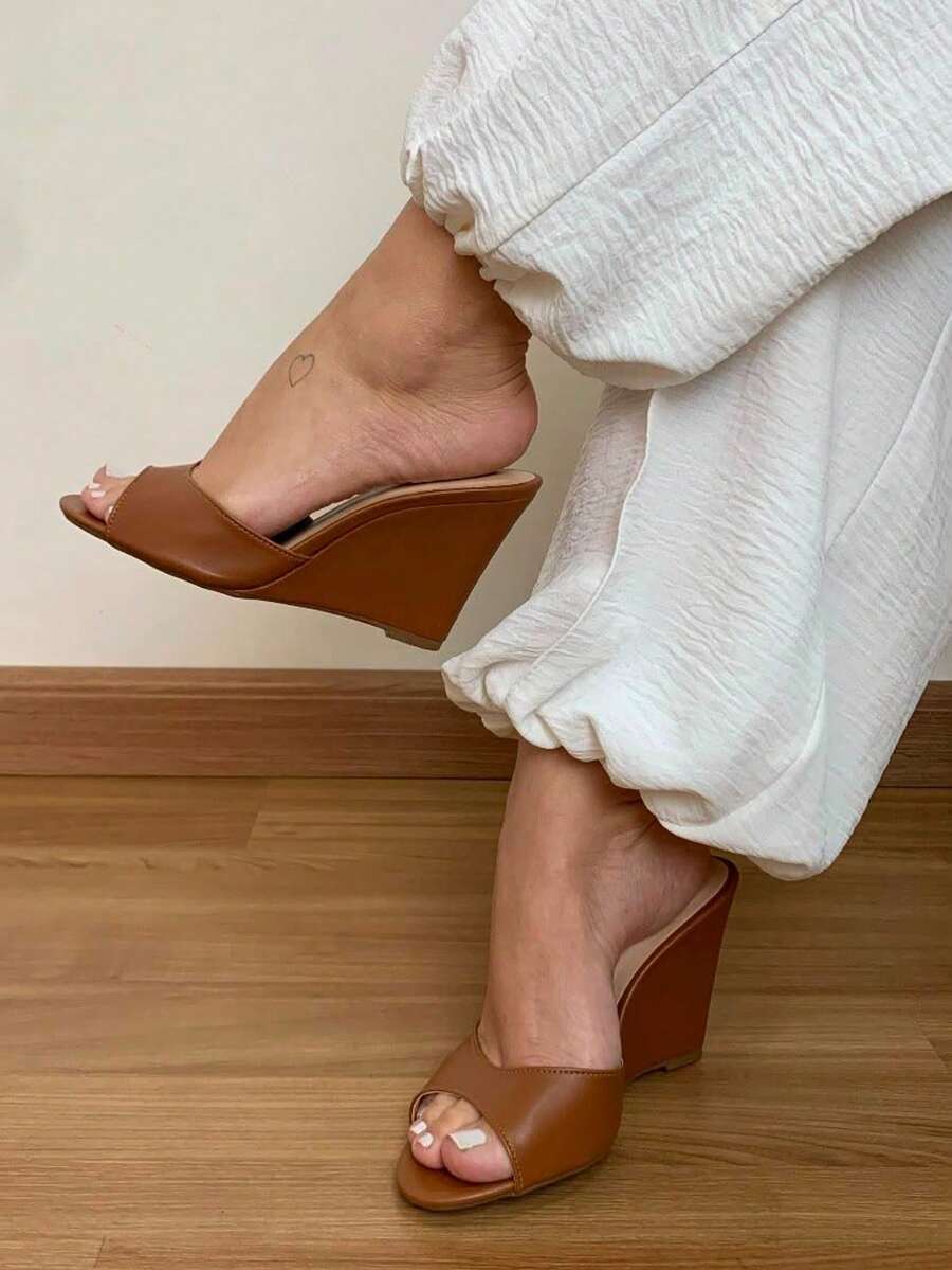 Woman's Kitten heel